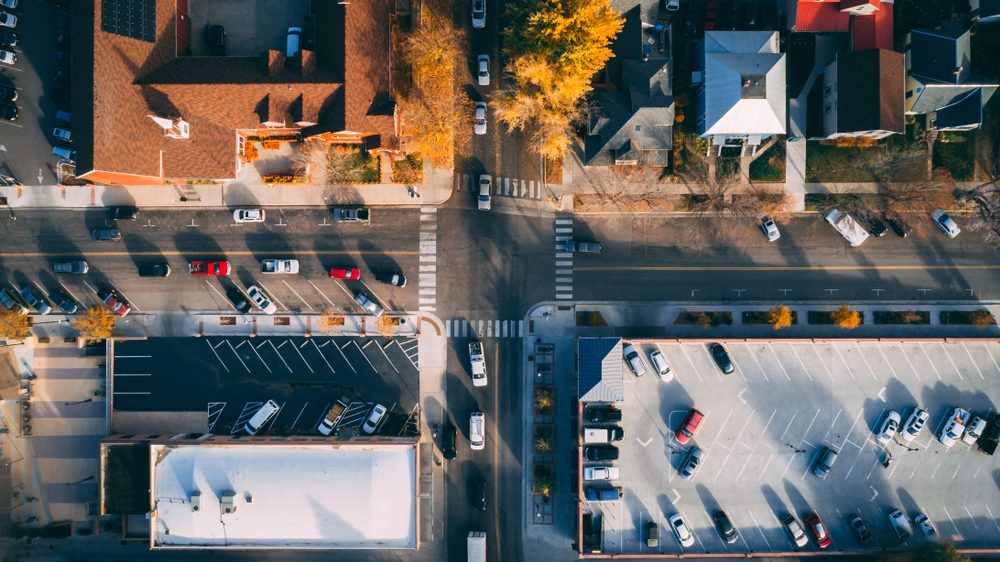 An aerial image of a four-way stop, where cars are yielding the right of way.