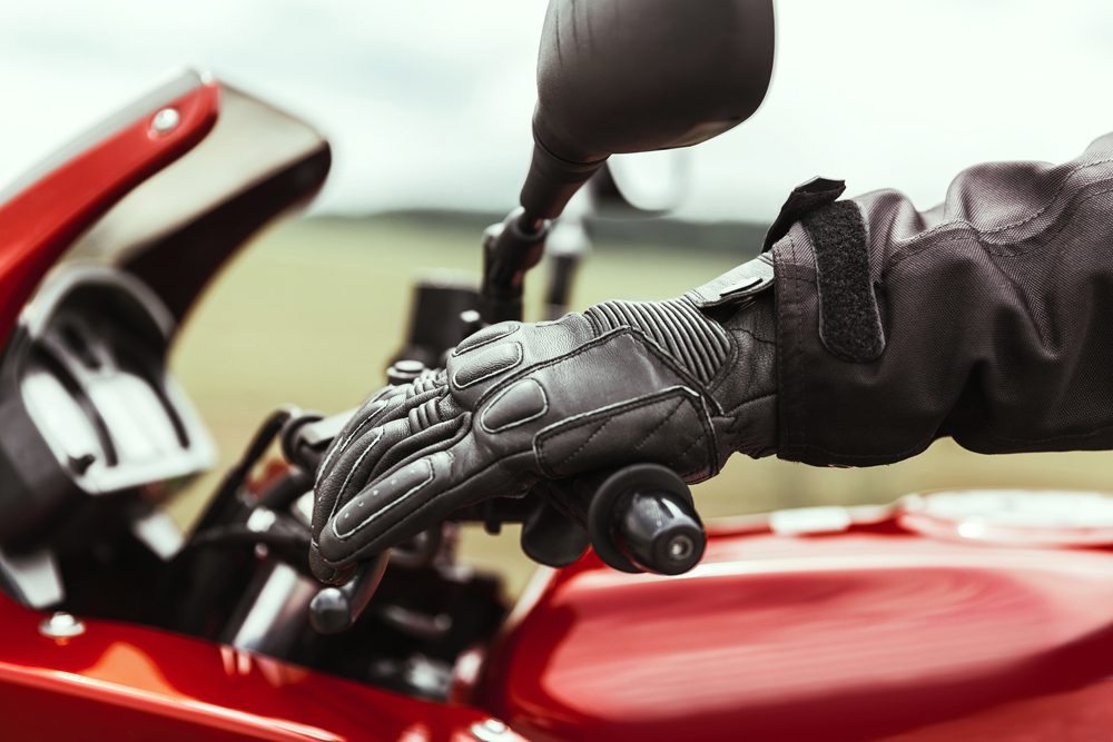 ¿Cuáles son las probabilidades de ganar una demanda por accidente de motocicleta?